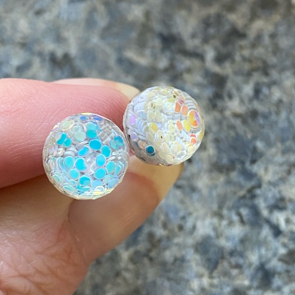 ๐Sale ๐2 for $10 NWOT these are cool faceted white sparkle post earrings - Picture 7 of 8